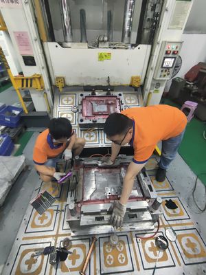 Fabbricazione di macchine per la lavorazione del materiale plastico